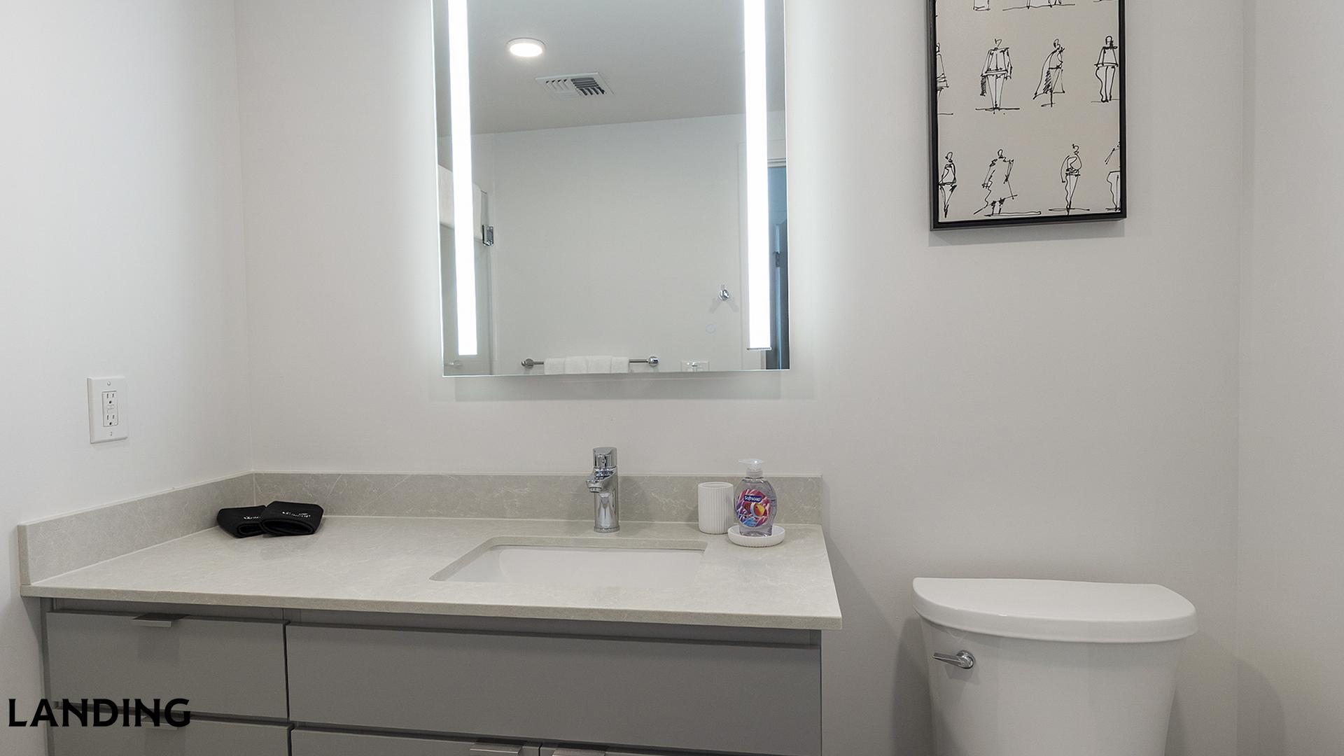 Building Photo - 707 S Farmer Ave