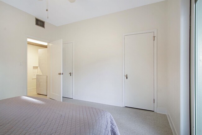 Building Photo - 1647 Lake Ella Dr