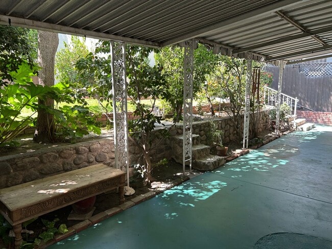 Building Photo - Rare Nostalgic Vintage 2Bedroom Home