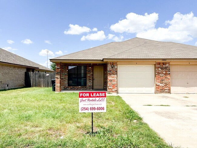 Building Photo - 1303 Nicholas Cir