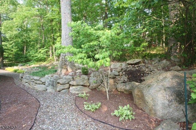 Building Photo - 56 Rogerene Way