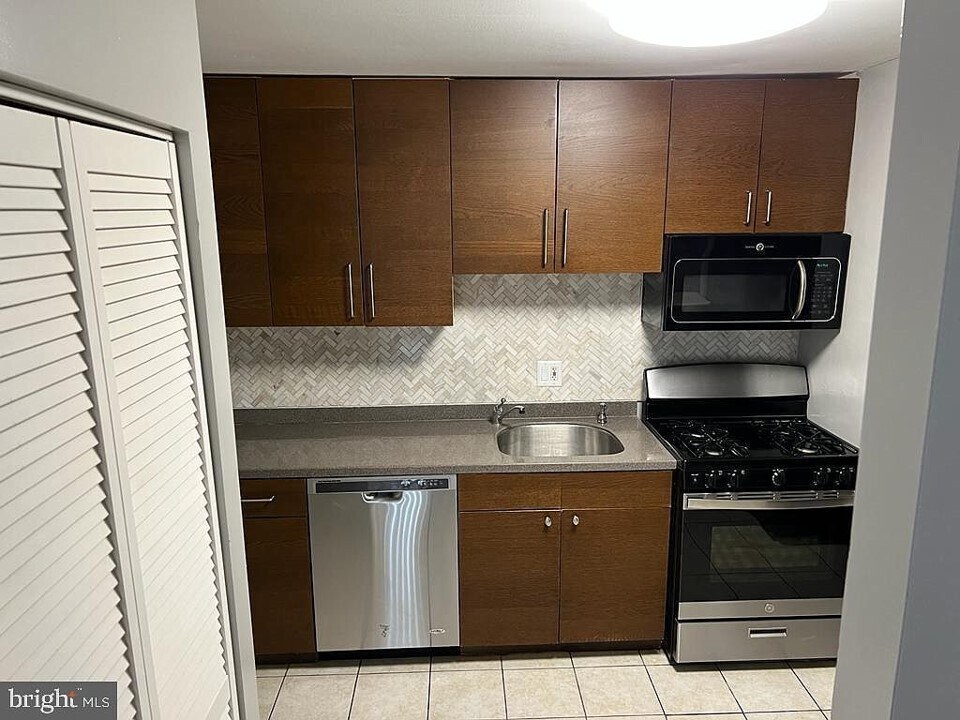 Building Photo - 8671 Greenbelt Rd