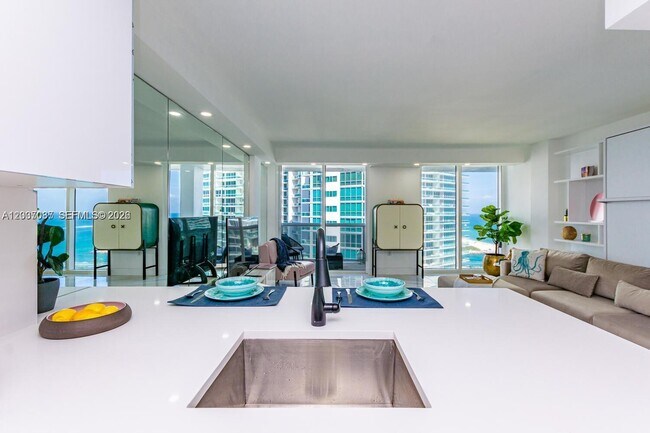 Building Photo - 10275 Collins Ave