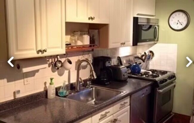 Building Photo - 143 W 8th St