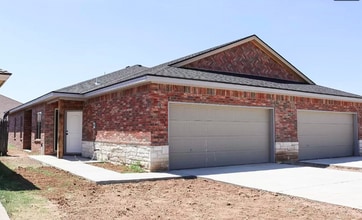 Building Photo - Beautiful Updated Duplex