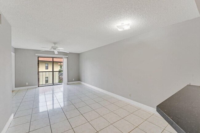 Building Photo - 21915 Lake Forest Cir