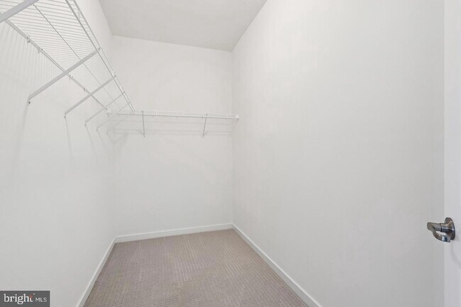 Building Photo - 2 Dogleg Ln