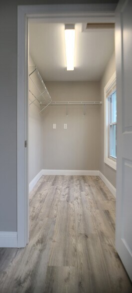 Building Photo - 113 Maple Ave