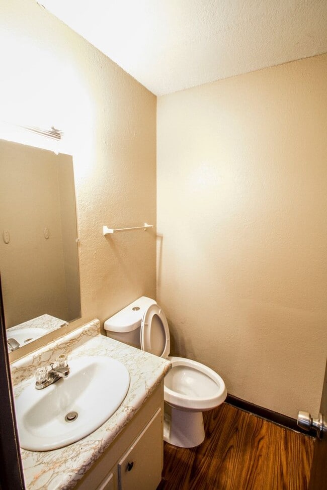 Building Photo - Your Family Home Near Dowtown