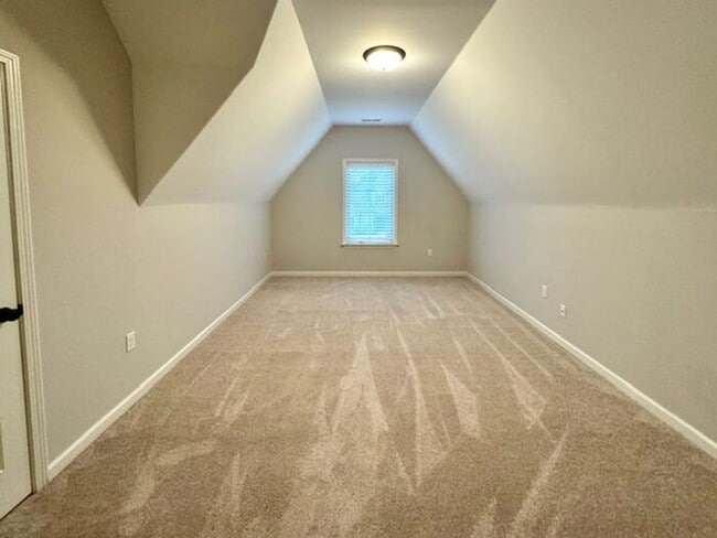 Building Photo - Coming Soon! Available mid-December. Large 5BR 4 bath Executive Home in a great neighborhood!