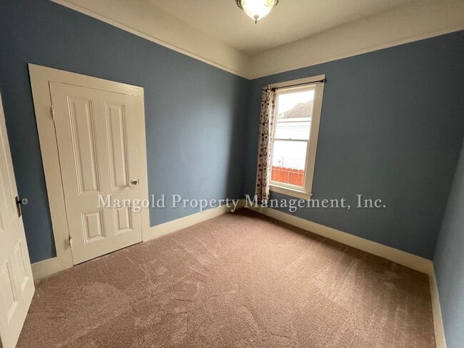 Building Photo - Beautiful Victorian Style 3-Bedroom Home C...