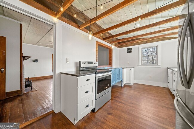 Building Photo - 497 Old Hwy 85