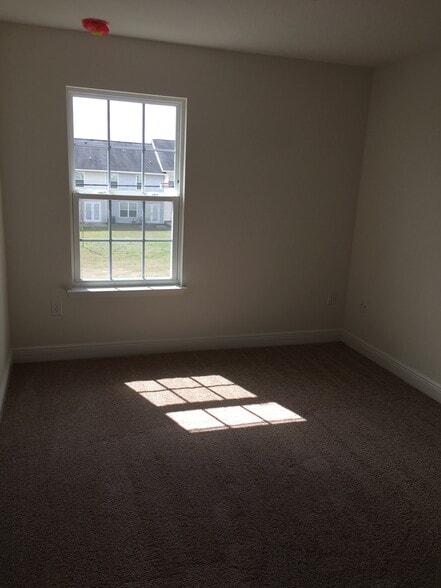 Building Photo - 418 Apple Dr