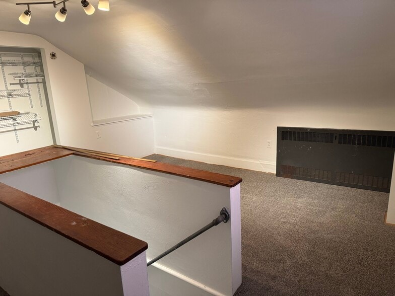 Top Floor/Bedroom - 4052 Penn Ave