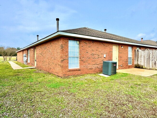 Building Photo - 5931 Brewbaker Blvd