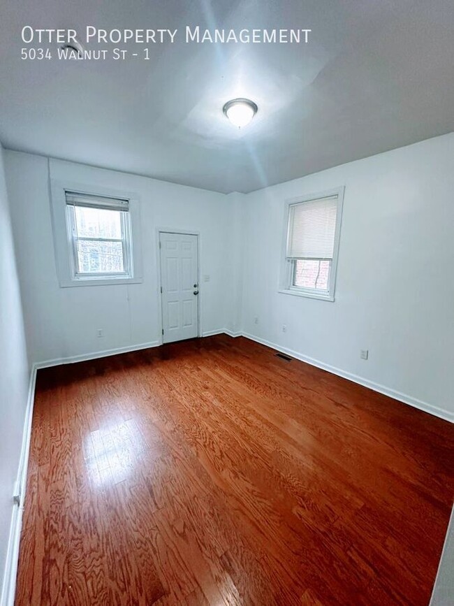 Building Photo - Charming 2BR/1BA with In-Unit Washer/Dryer...