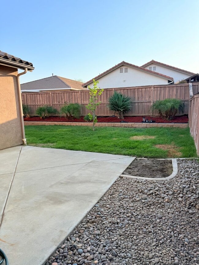 Building Photo - Single Story 3 bed home with office for Re...