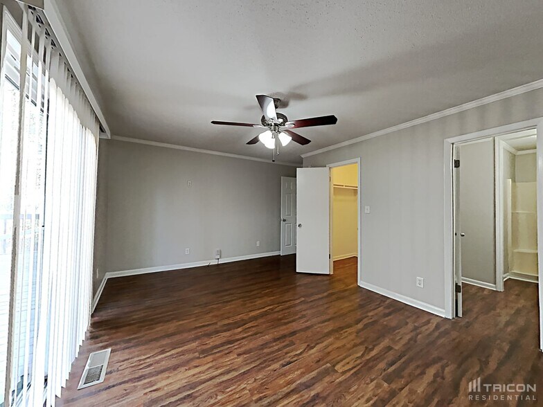 Building Photo - 6273 Branch Hill Cir