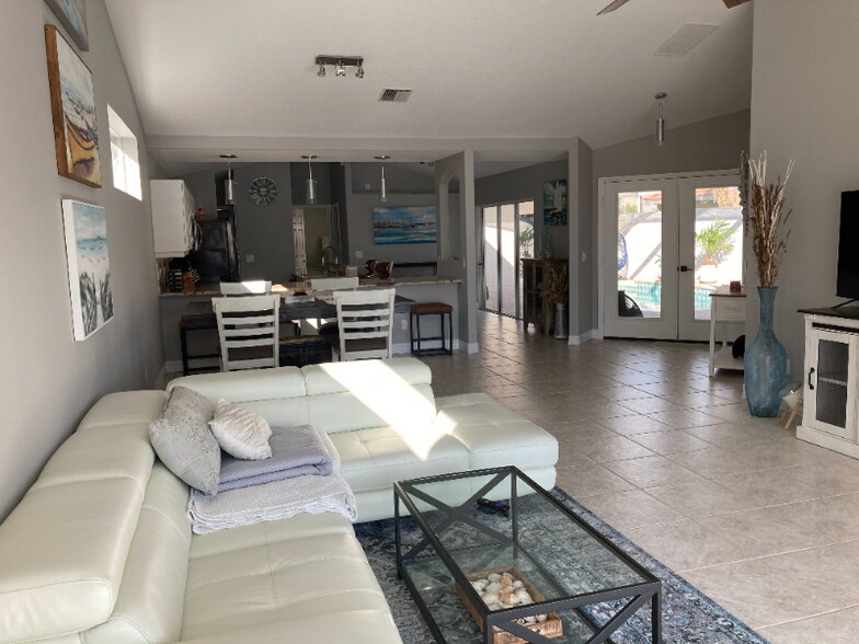 Building Photo - 104 Cala Ct