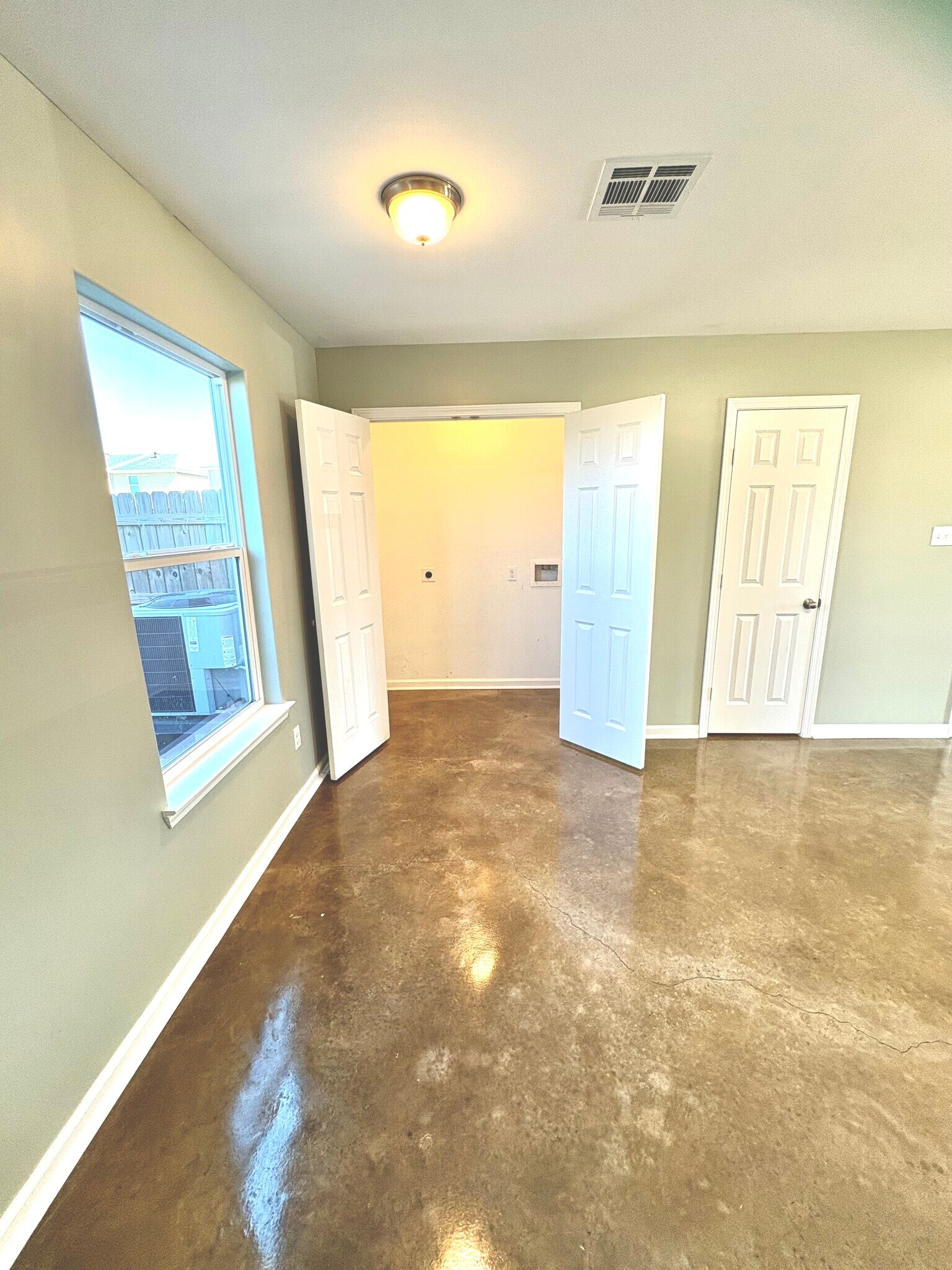 Building Photo - 1603 Dehart