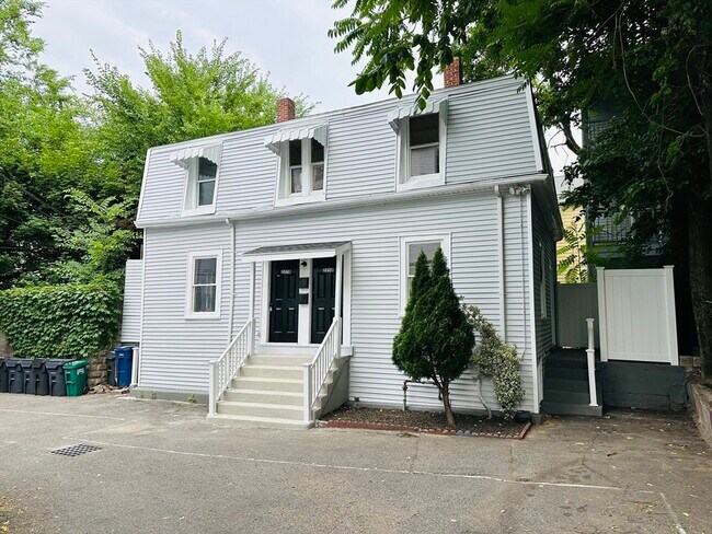 Building Photo - 227 R Western Ave