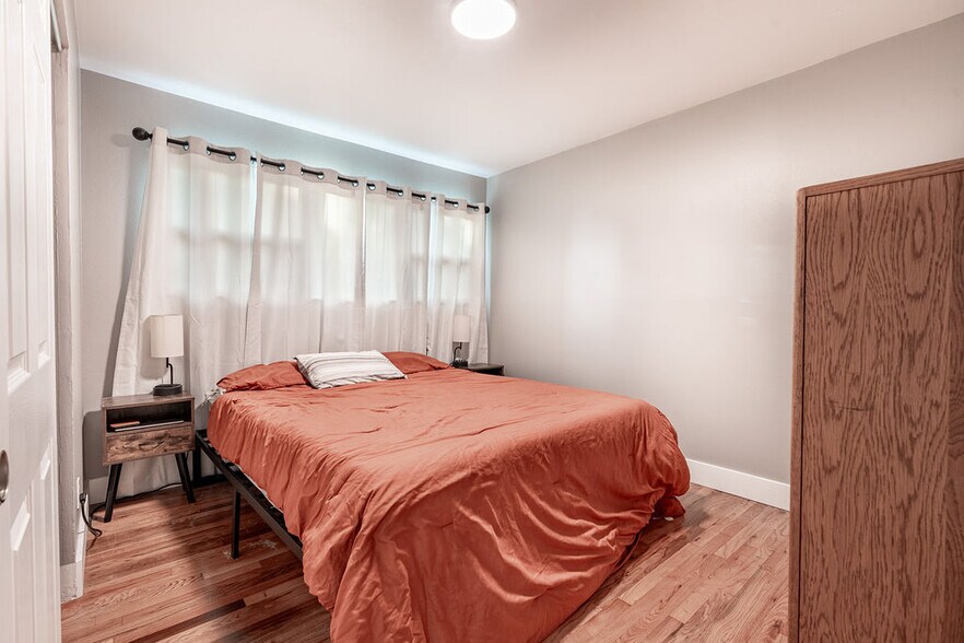 Building Photo - 2508 N Sycamore St