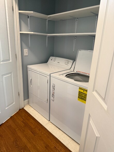Building Photo - 16211 Kelly Park Cir