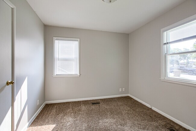 Building Photo - 1156 Fairfield St