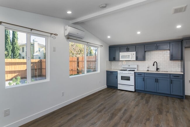 Building Photo - Charming One Bedroom ADU in Reseda