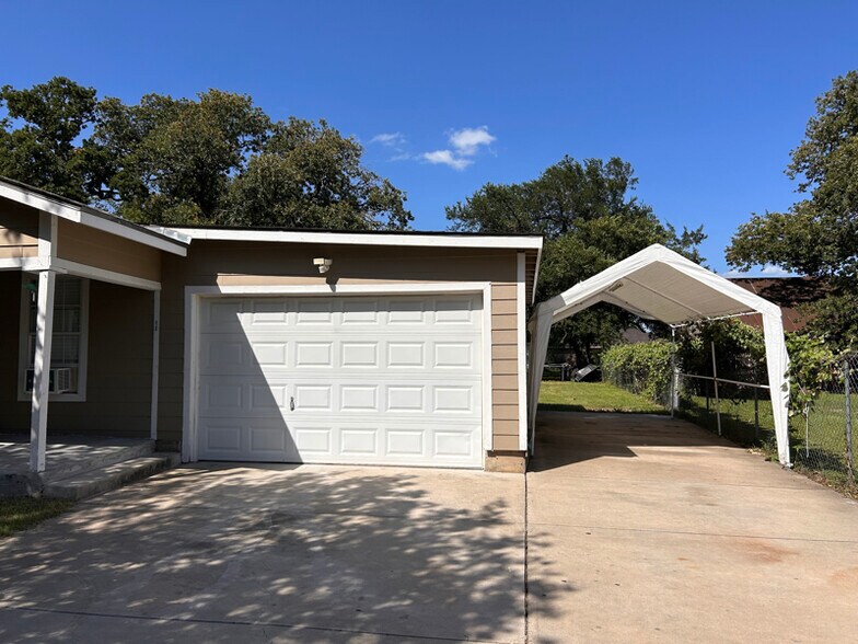 Building Photo - 711 La Vega St
