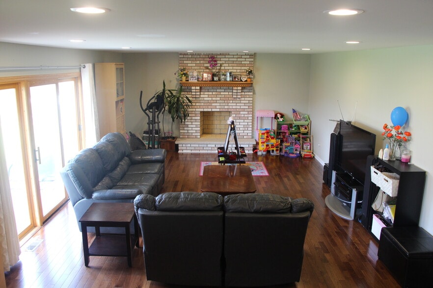 Family Room - 7810 Brookside Glen Dr
