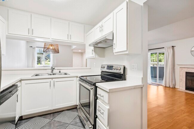 Building Photo - 760 Canyon Oaks Dr