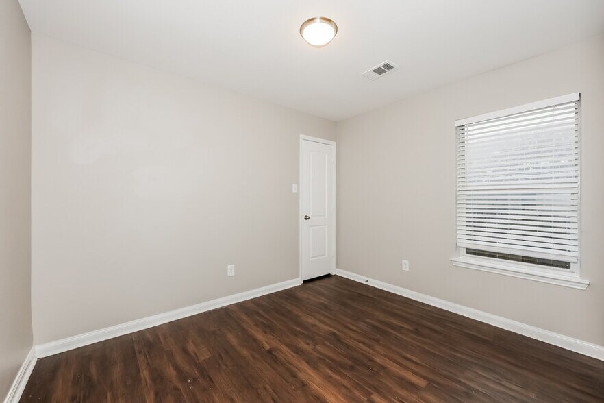 Building Photo - 4729 Cedar Springs Dr