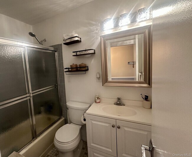 Building Photo - 200 Hilton Ave