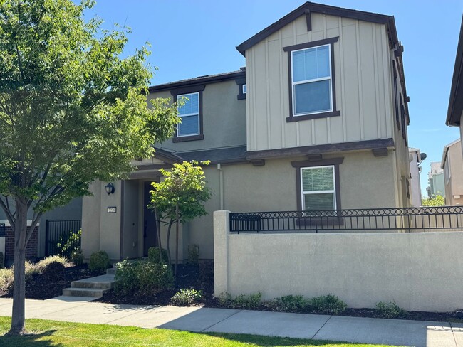 Building Photo - West Roseville home with solar - avail 5/15