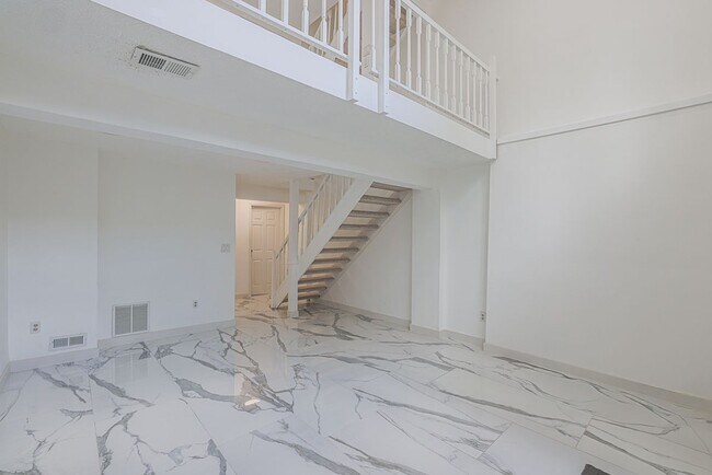 Building Photo - 9 Stillwood Cir