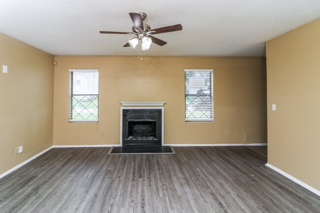 Building Photo - 5438 Farmview Close