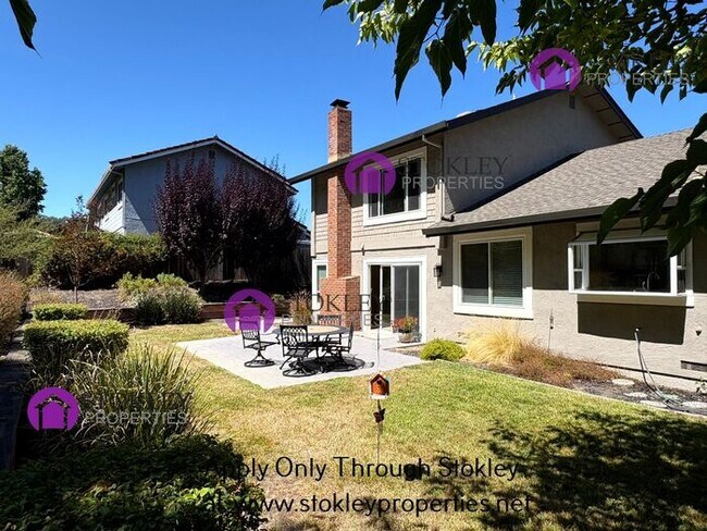 Building Photo - 5633 Mt Hood Ct