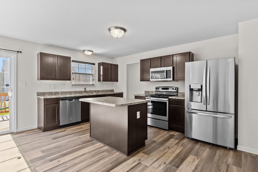 Building Photo - 614 Prairiegate Ct