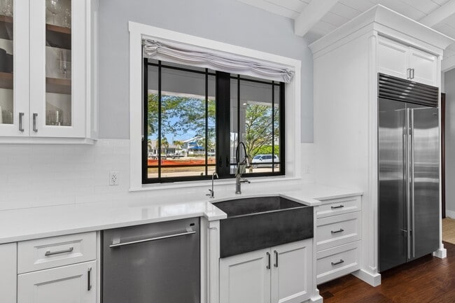 Building Photo - 940 Greenbriar Dr