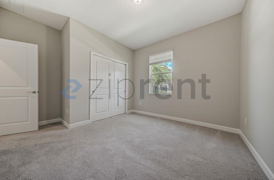 Building Photo - Unit