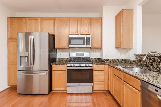 Building Photo - 1030 Harrison Cir
