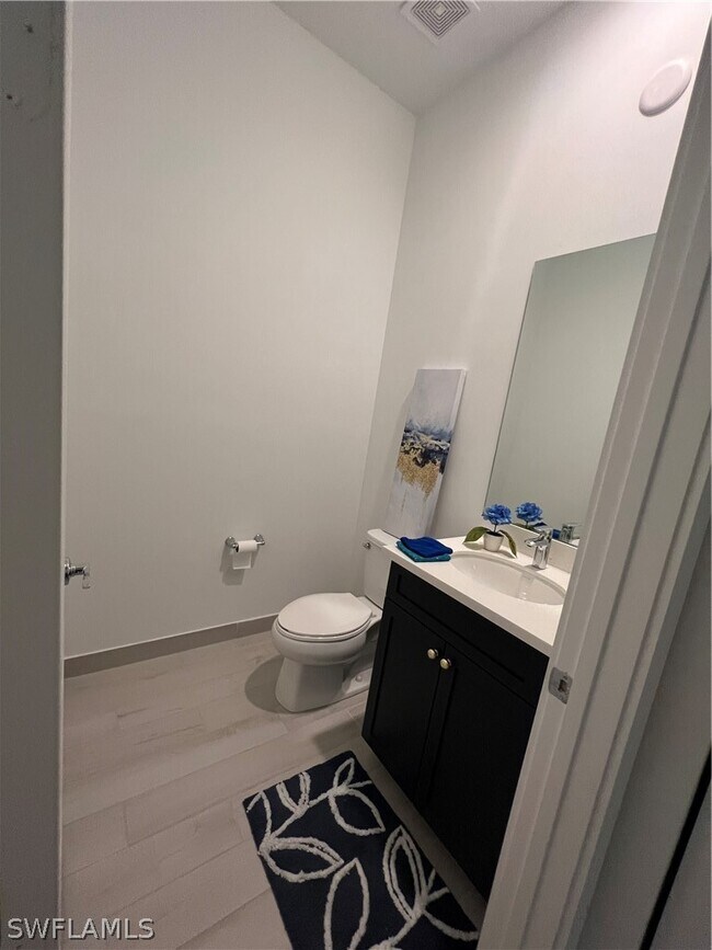 Building Photo - 5054 Panella Ave