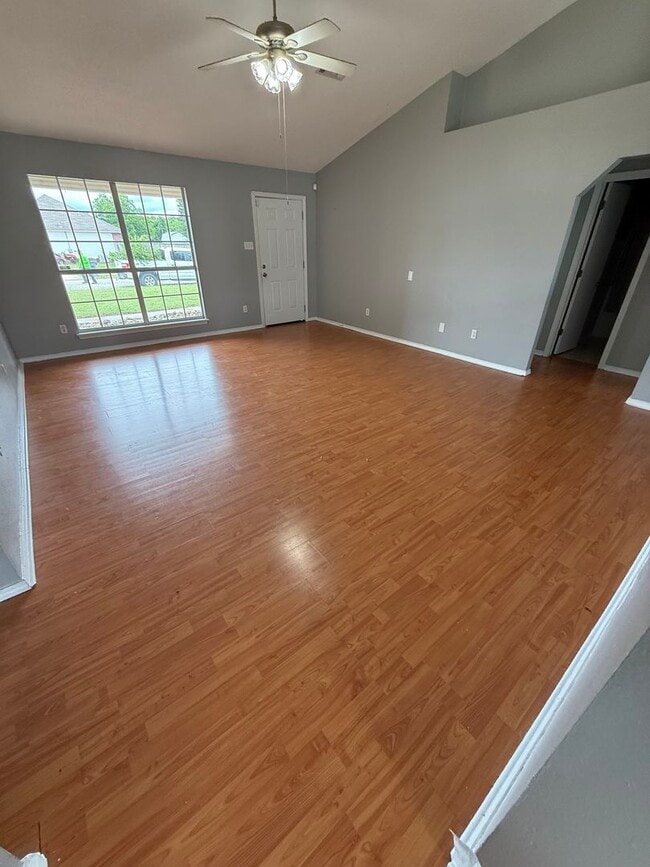 Building Photo - Nice 3 Bed 2 Bath House.  Yard Care Included.  Gas Heat & Hot Water