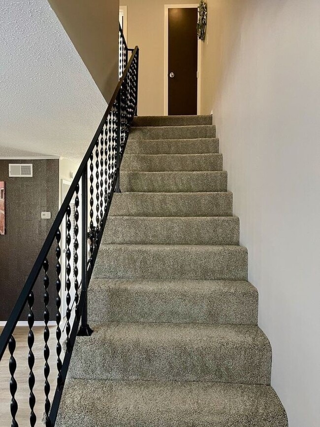 Building Photo - Cute and Convenient South Nashville Townhouse near BNA and Woodbine - Renovated