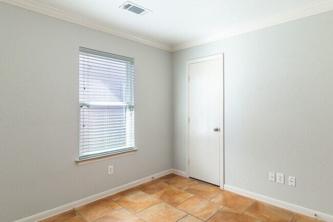 Building Photo - 12907 Regalshire Ct