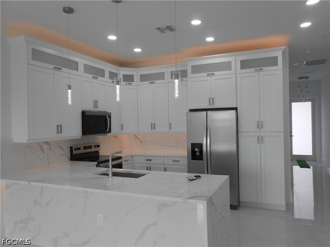 Building Photo - 320 Poplar St