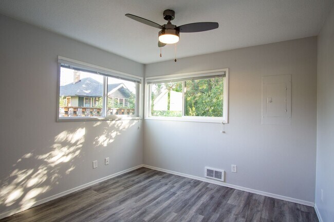 Building Photo - 1026 SE 29th Ave