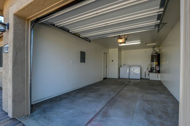 Building Photo - 7105 E Dodge Cir