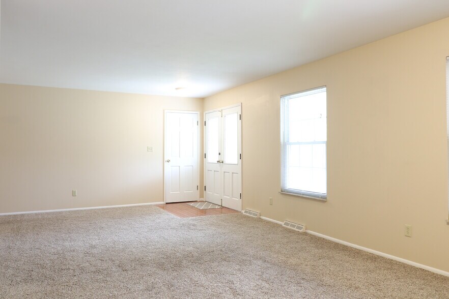 Building Photo - 235 Towercliffe Dr